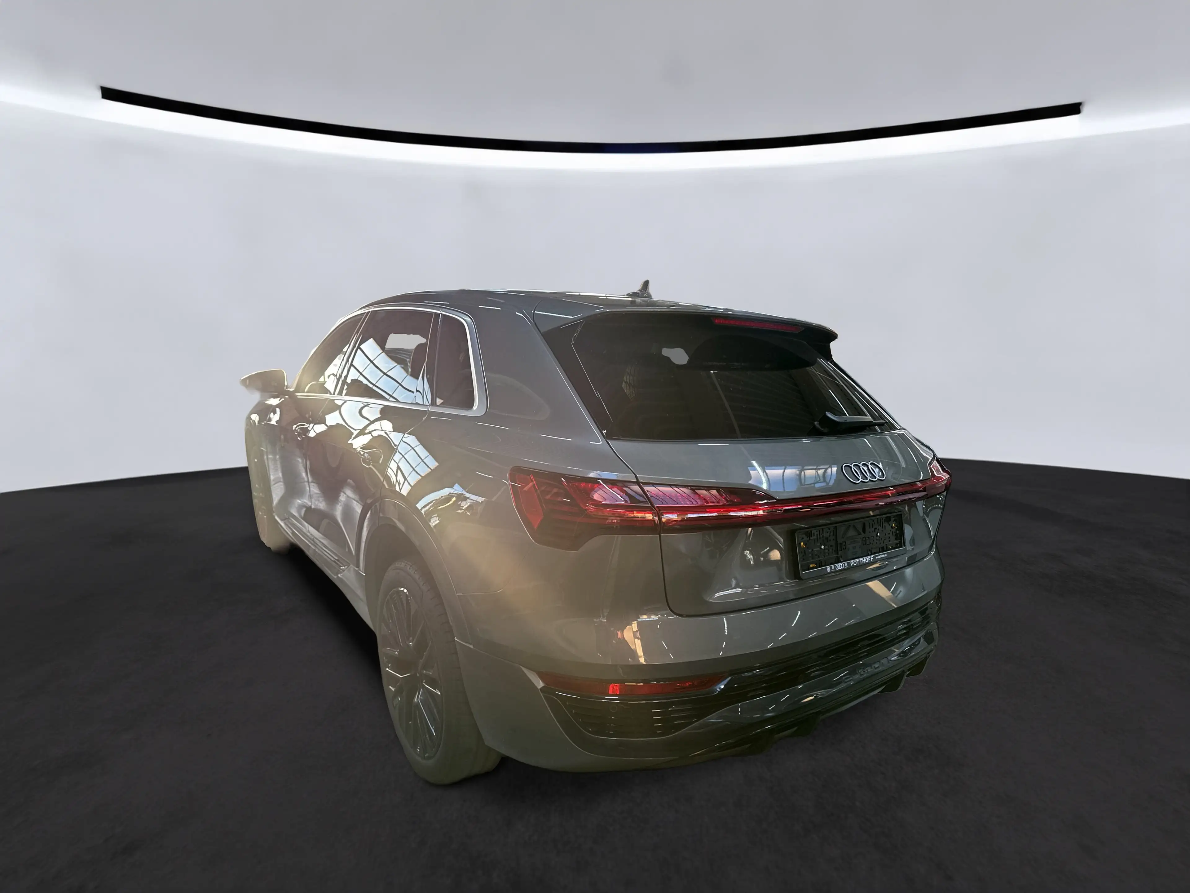 Audi Q8 e-tron 55 quattro S line AHK/MATRIX/LEDER/114kWh — photo 3