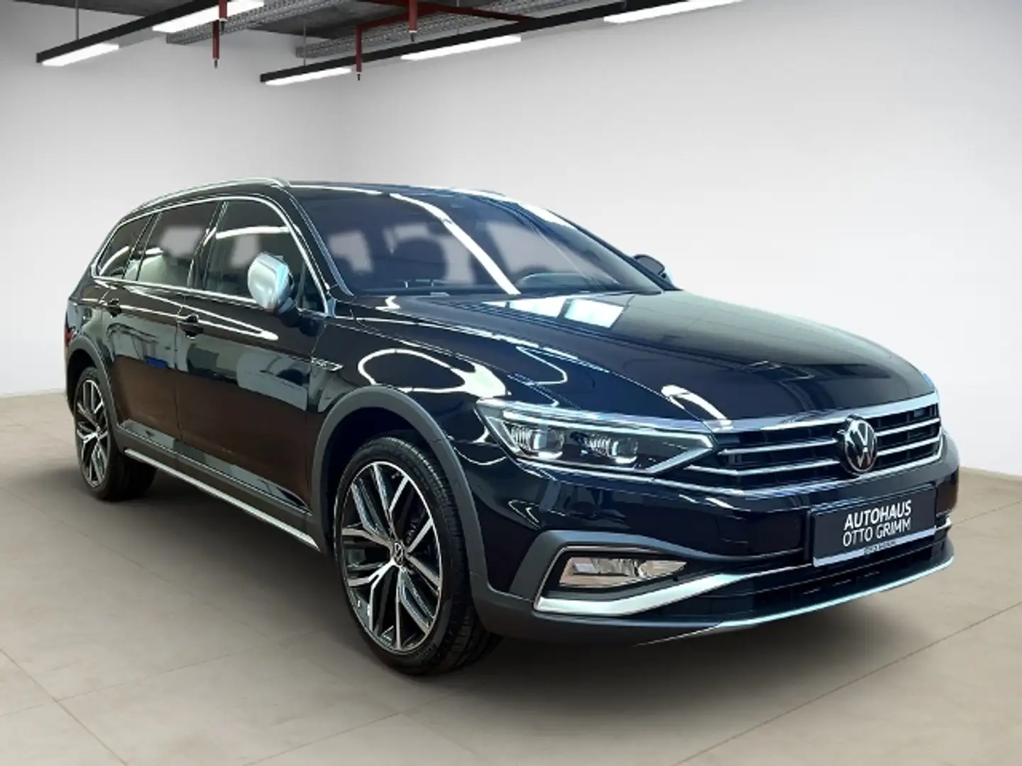 Volkswagen Passat Variant Alltrack 2.0 TDI DSG 4M AHK Pano Schwarz - 2