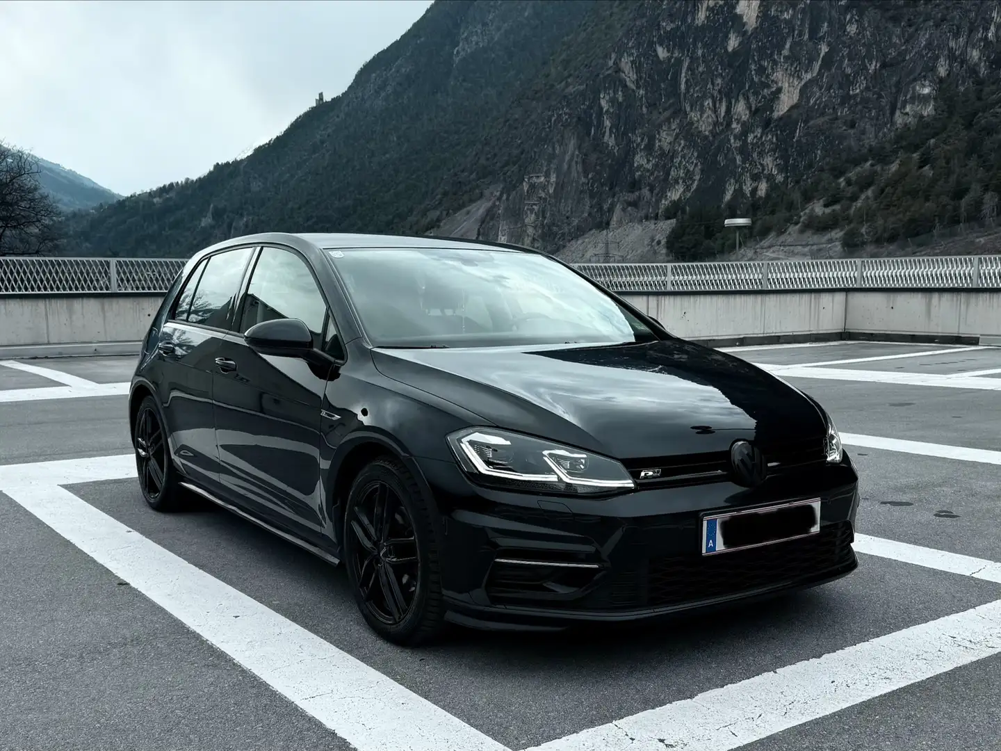 Volkswagen Golf 7 R-Line - ACC, Digital Cockpit, 8-fach bereift Schwarz - 1