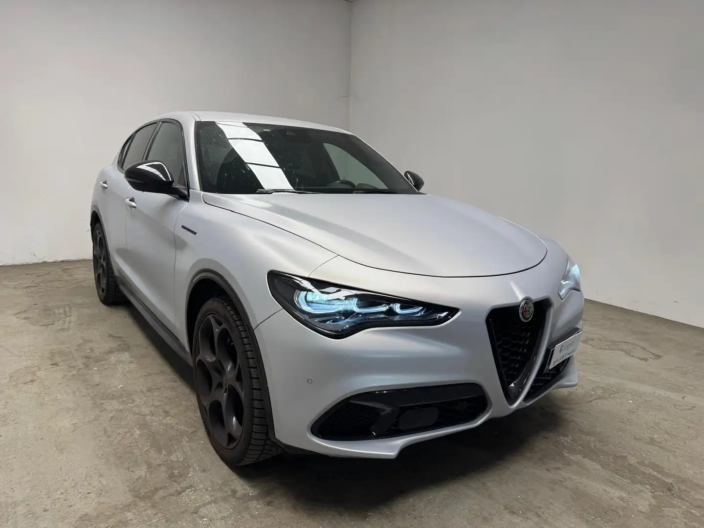 Alfa Romeo Stelvio 2.2 Turbo Competizione Grau - 1
