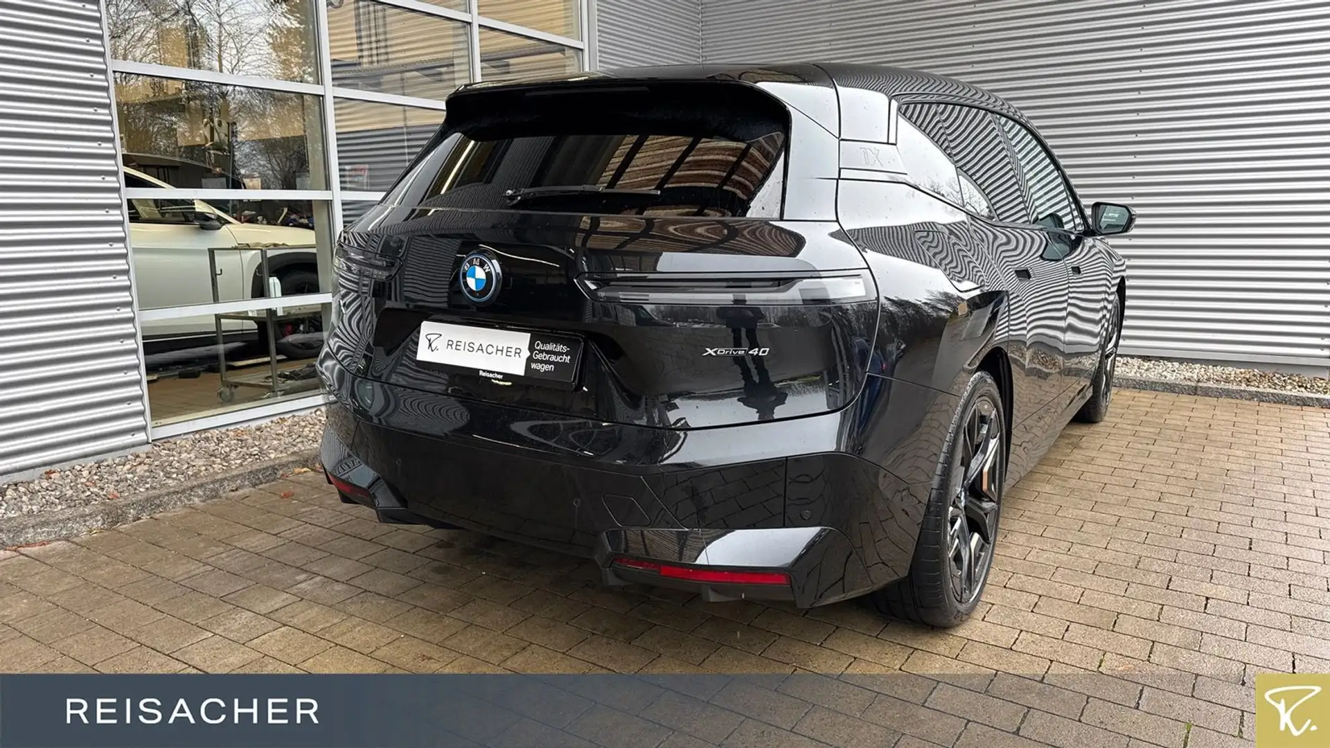 BMW iX A xDrive40 Sportpaket HUD AHK ACC 360° 22" Schwarz - 2