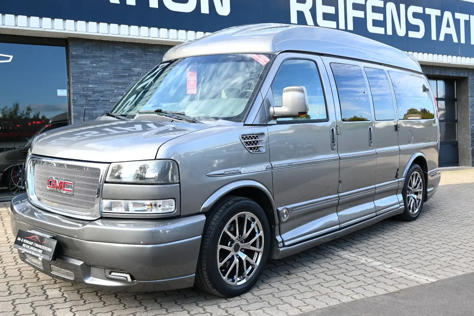 GMC Savana Explorer Limited SE 5.3 V8/7-Sitzer/TV Grau - 2