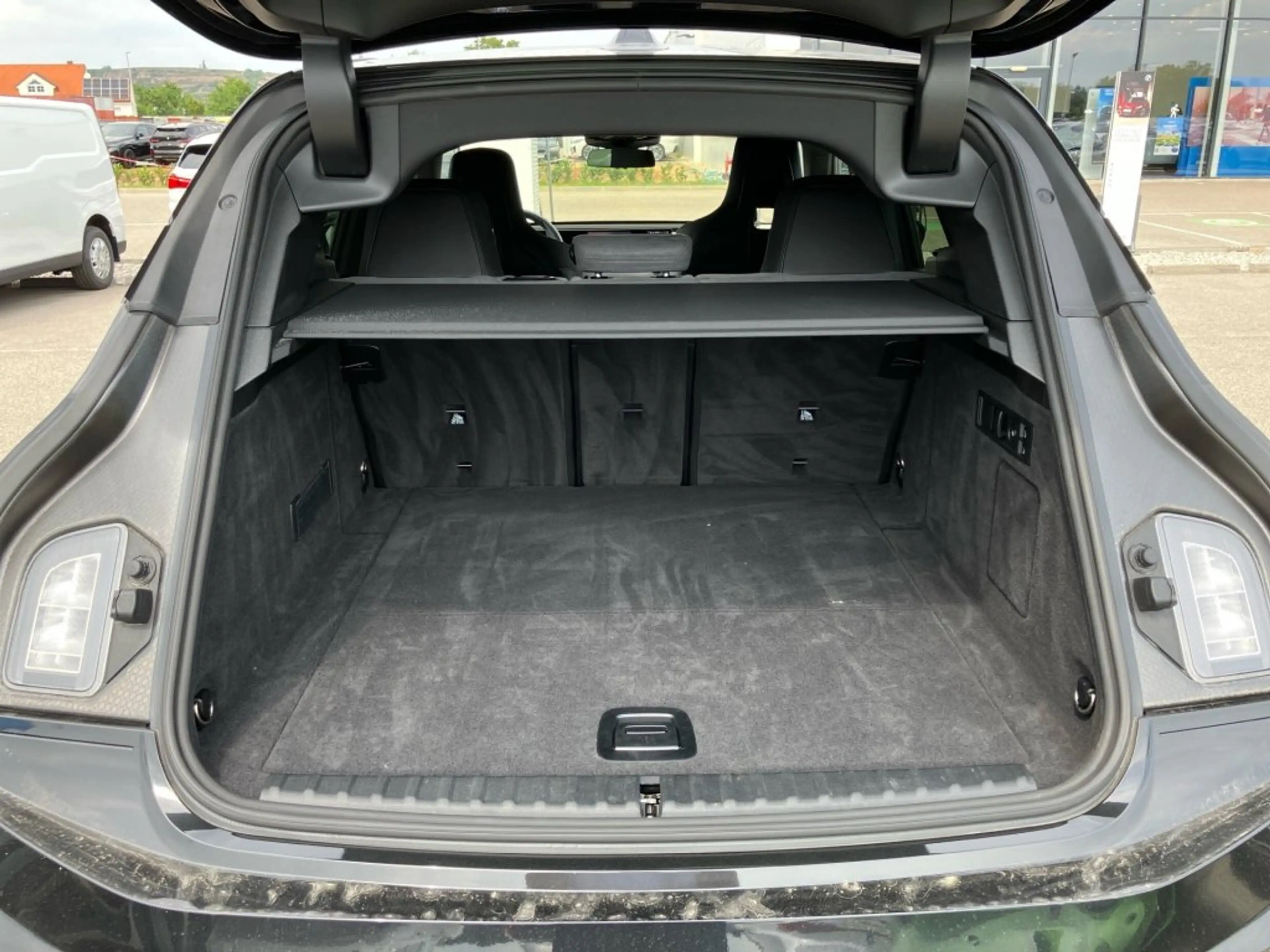 BMW iX xDrive45 — photo 13