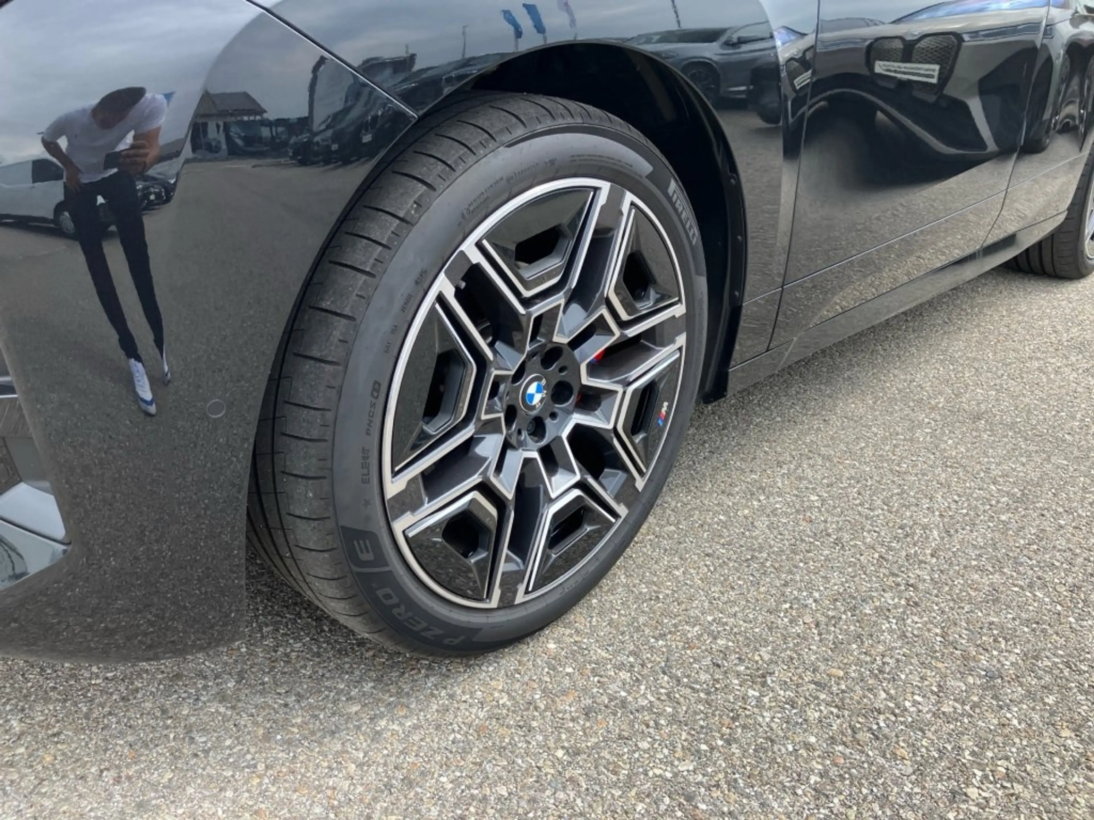 BMW iX xDrive45 — photo 8