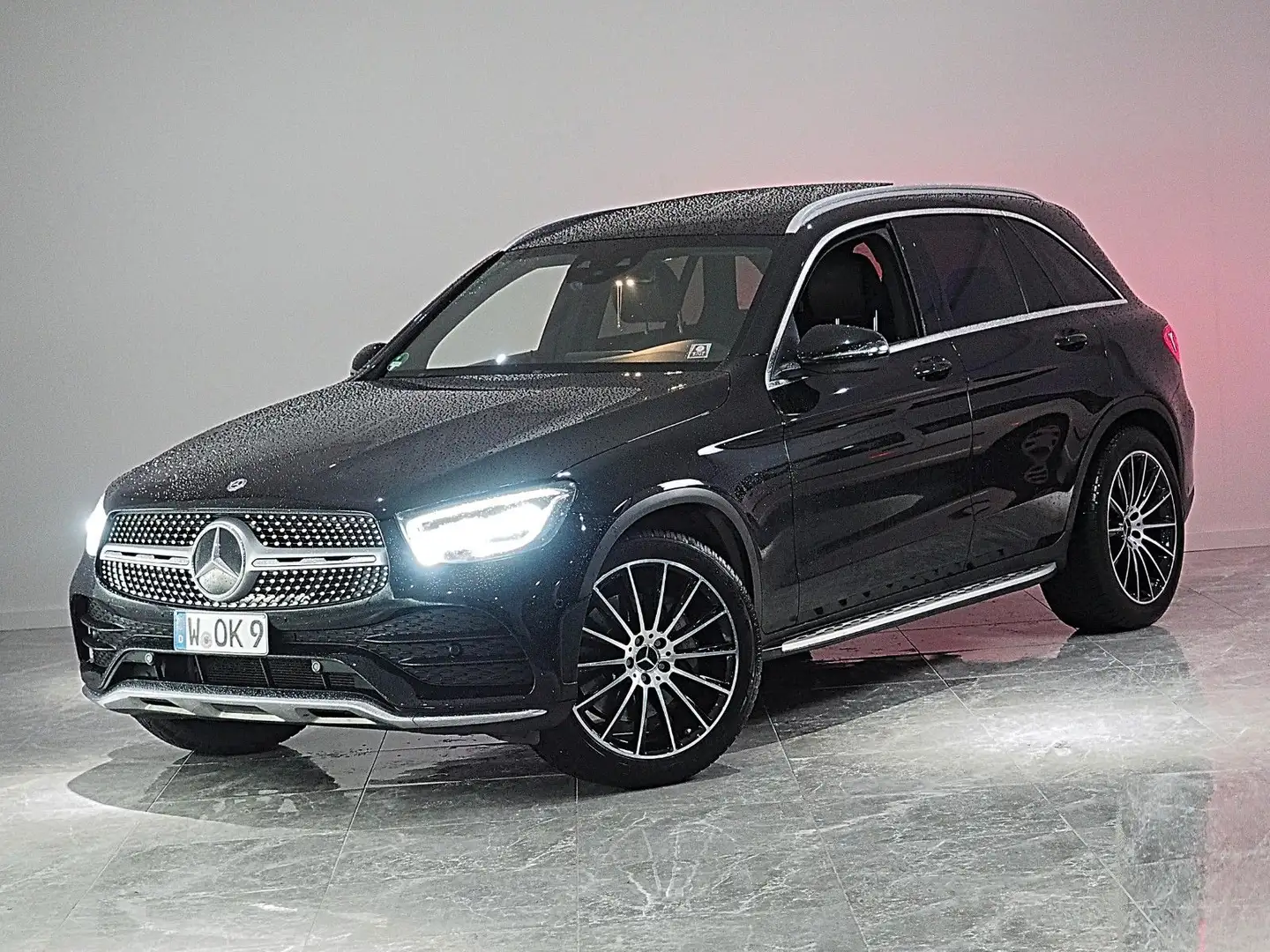 Mercedes-Benz GLC 300 d 4Matic*AMG-PAKET*1.HAND*TÜV+SERVICE-NEU Zwart - 1