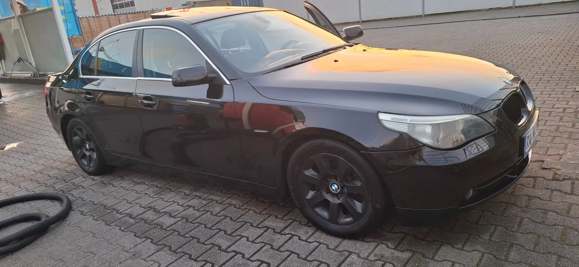 BMW 525 525i Aut. Schwarz - 2