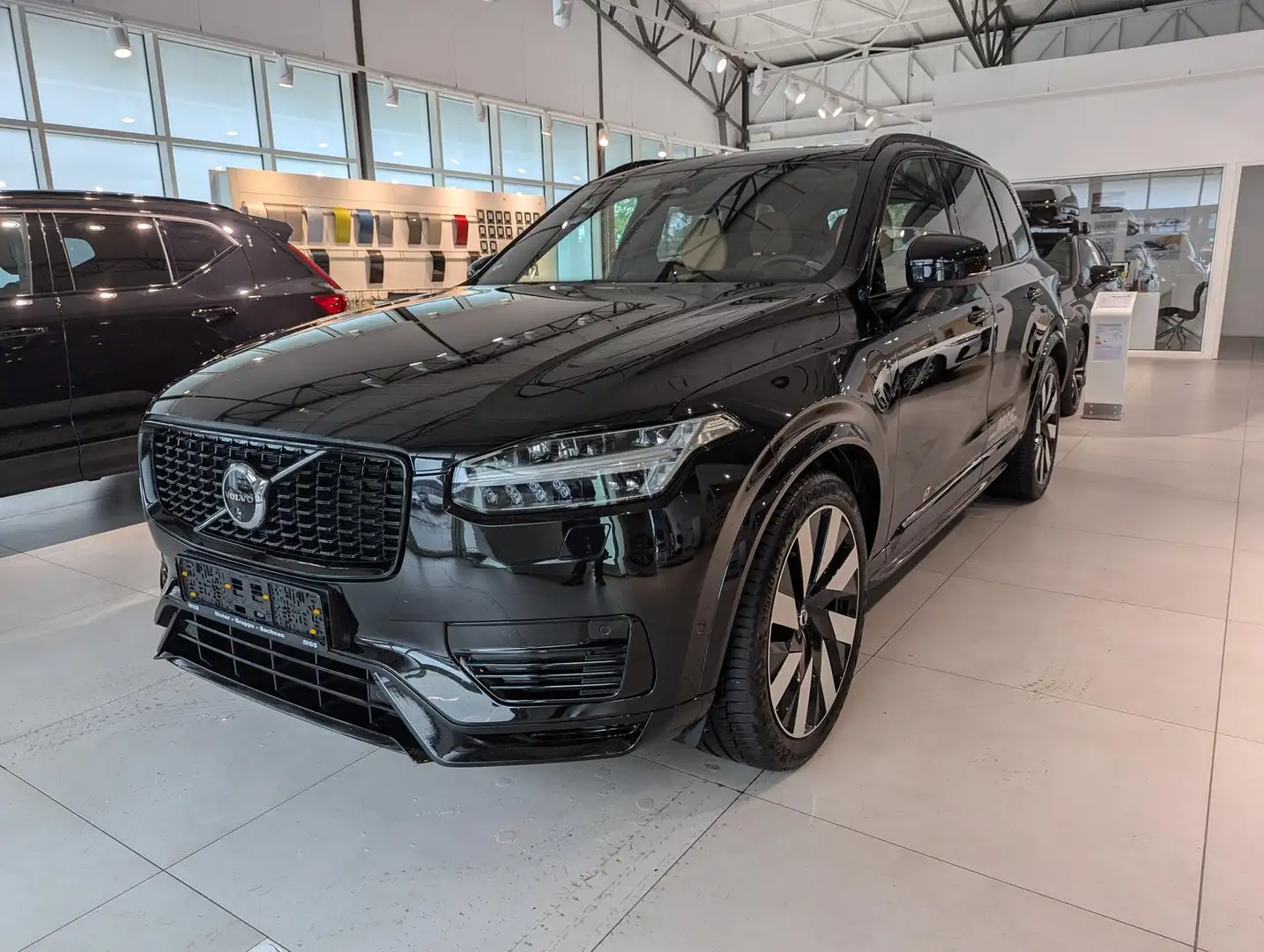 Volvo XC90 Ultra Dark Recharge Plug-In Hybrid AWD Schwarz - 2