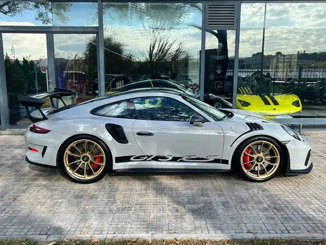 Porsche 911 view 7
