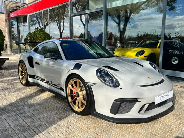 Porsche 911 view 5