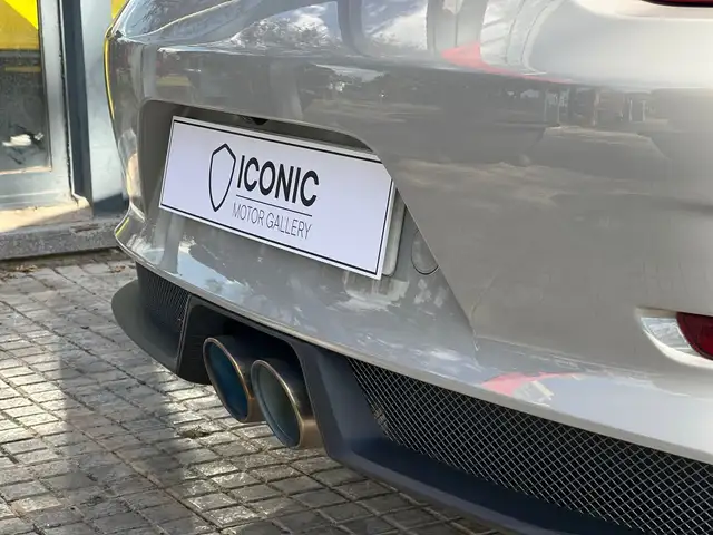 Porsche 911 view 10