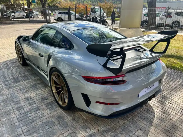 Porsche 911 view 12