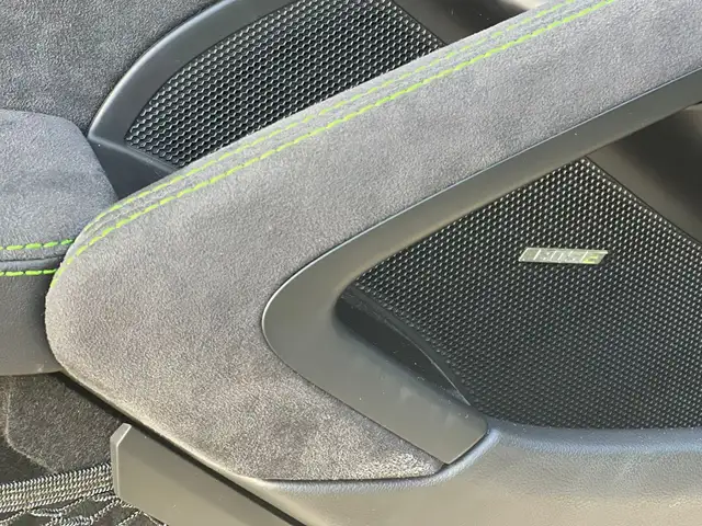 Porsche 911 view 15