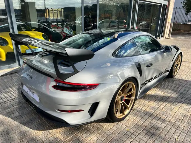 Porsche 911 view 9