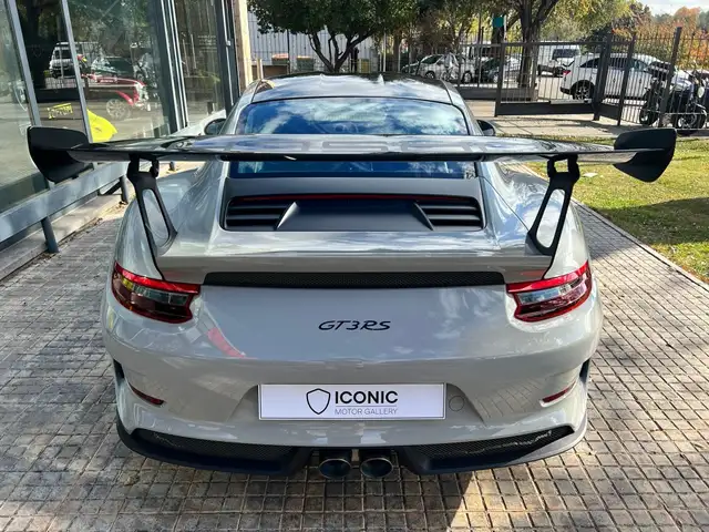 Porsche 911 view 11