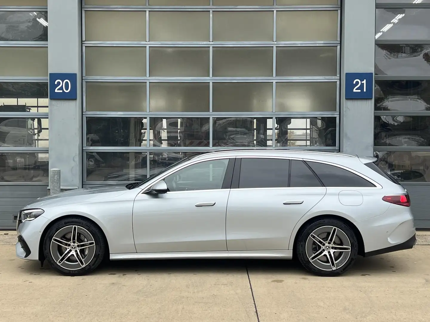 Mercedes-Benz E 300 de 4M AMG/Pano/Hyperscreen Argent - 2