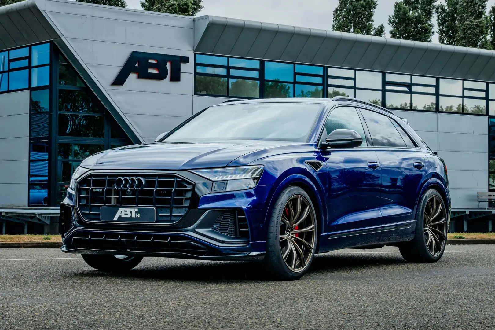 Audi Q8 55 TFSIe 465 pk quattro ABT Aero Pro Line S | ABT Blauw - 1