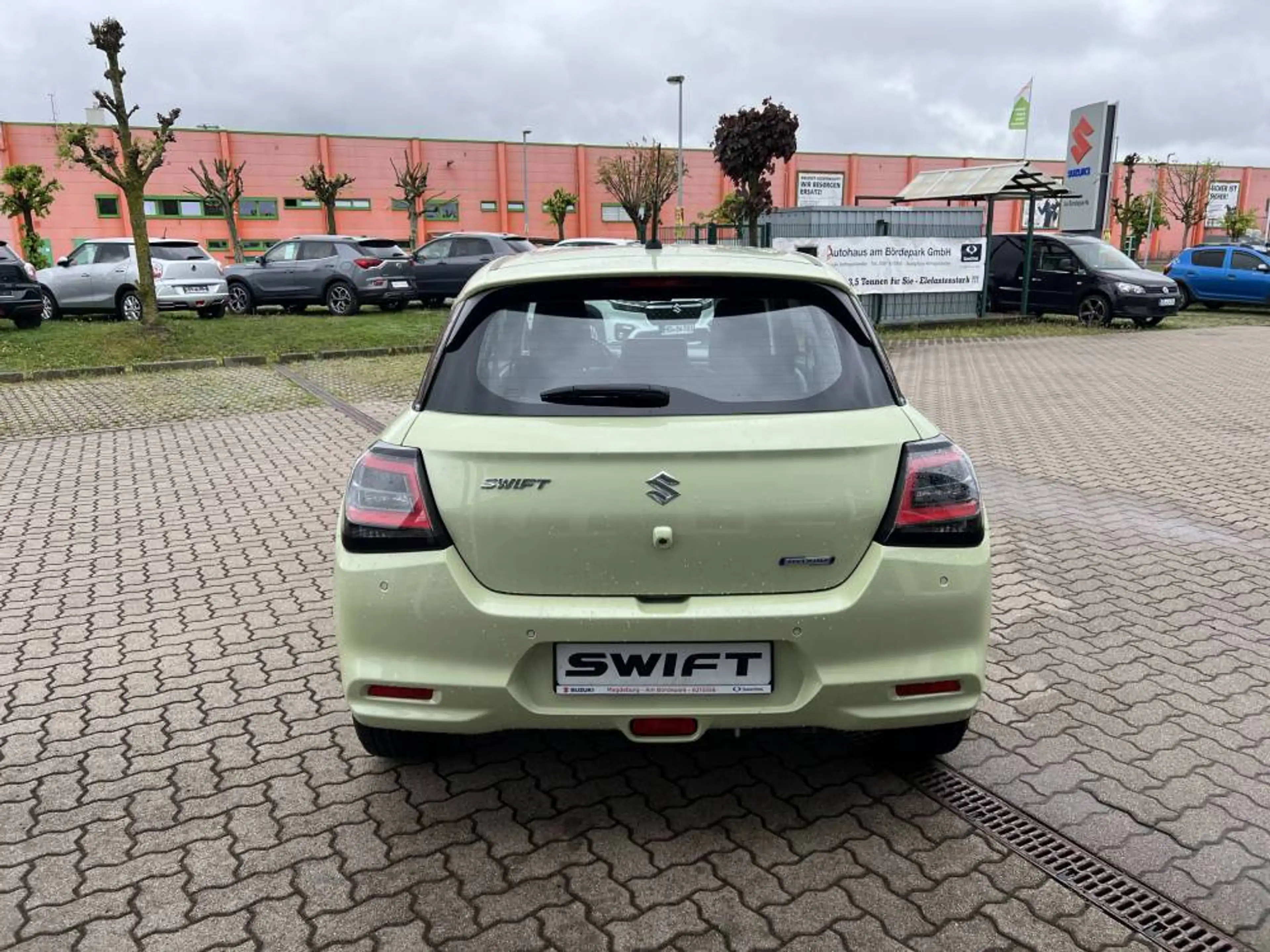 Suzuki Swift 1.2 Club Hybrid Navi Kamera — photo 5