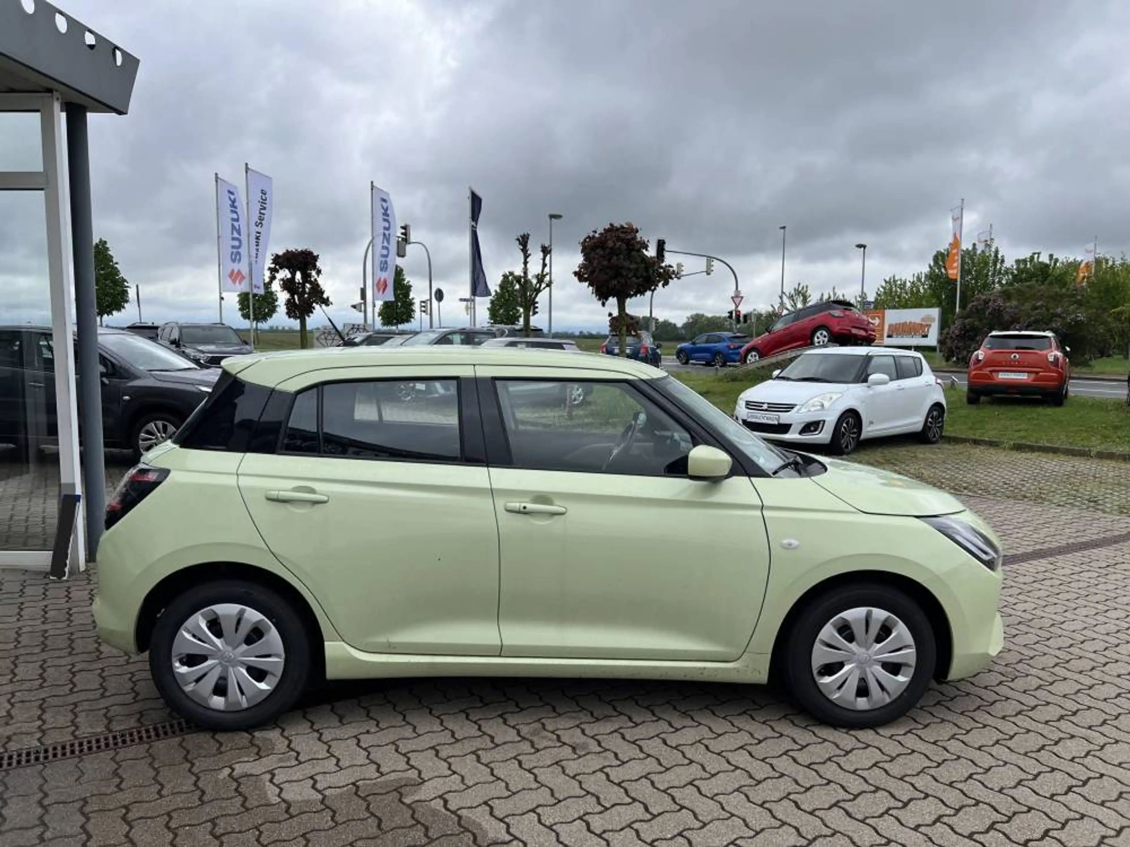 Suzuki Swift 1.2 Club Hybrid Navi Kamera — photo 3