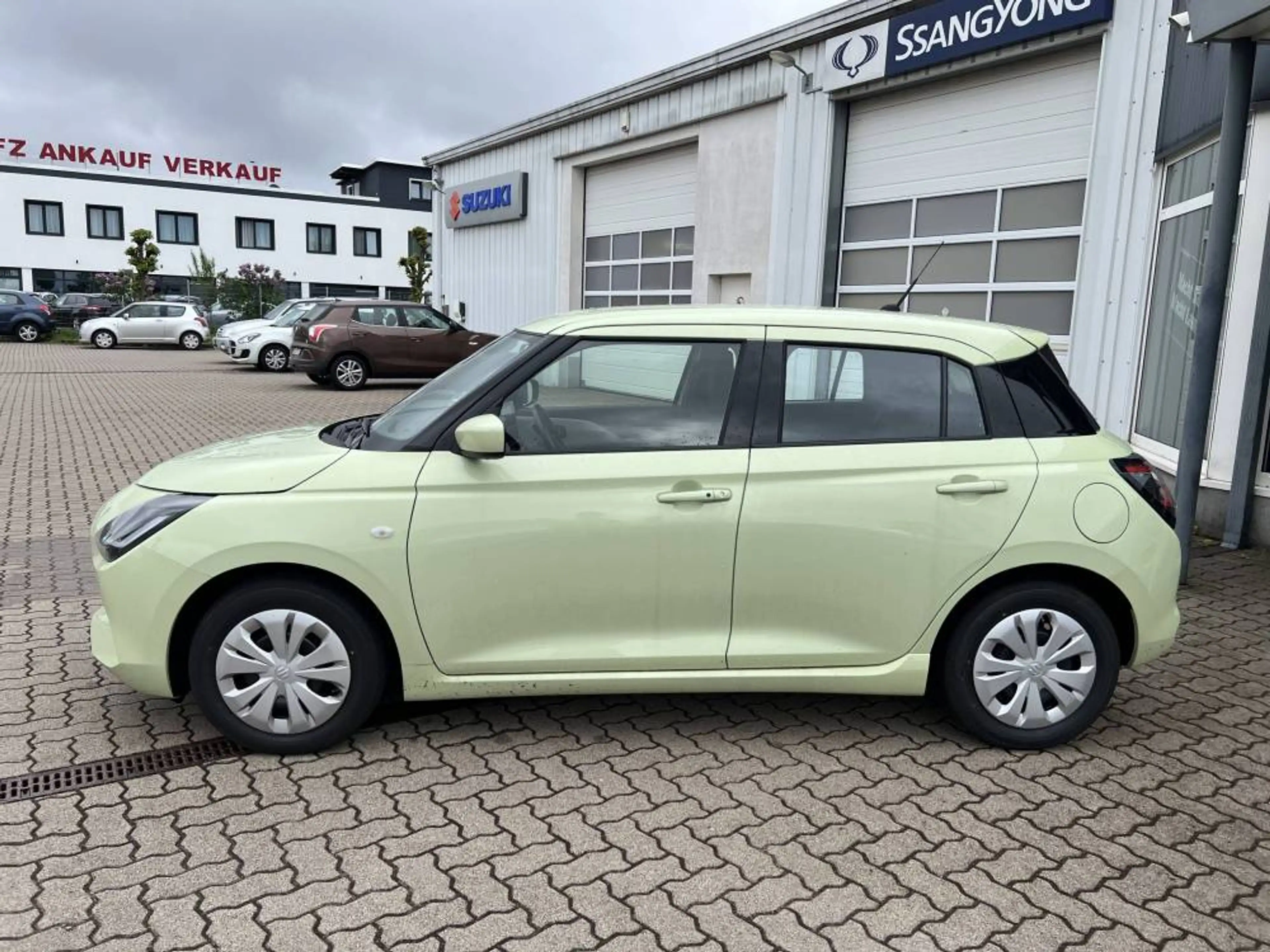 Suzuki Swift 1.2 Club Hybrid Navi Kamera — photo 7