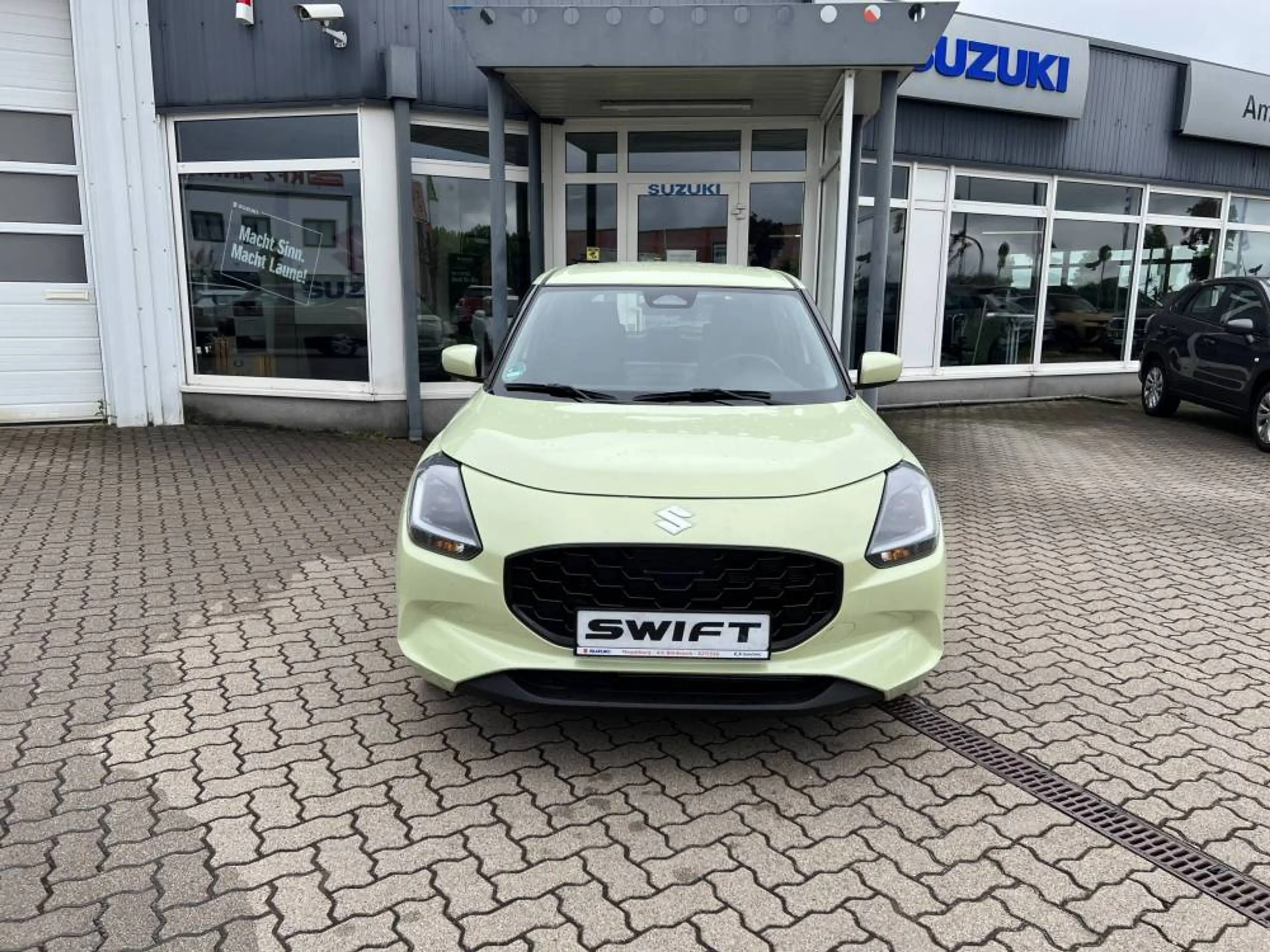 Suzuki Swift 1.2 Club Hybrid Navi Kamera — photo 9