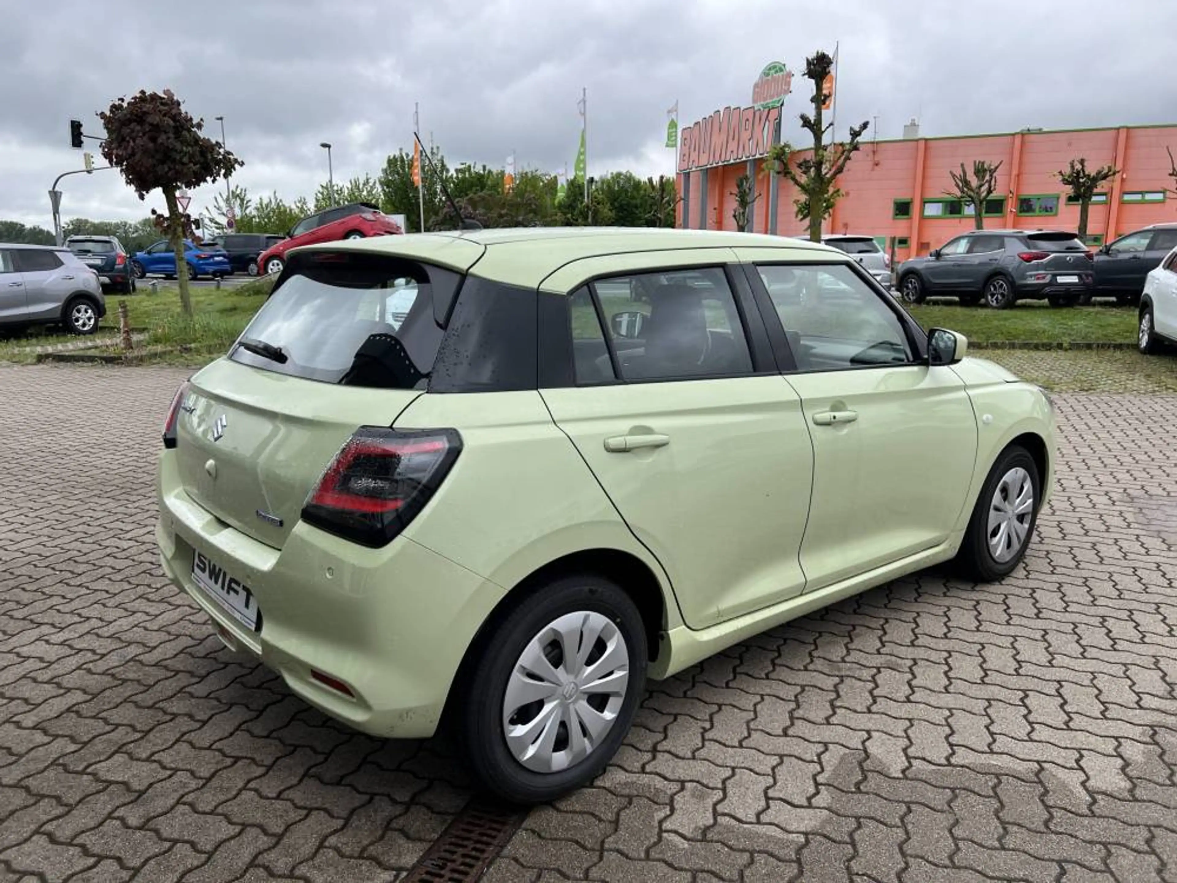 Suzuki Swift 1.2 Club Hybrid Navi Kamera — photo 4