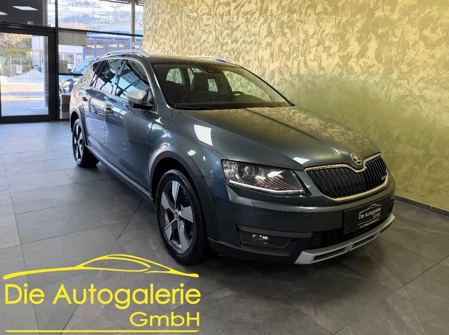 Skoda Octavia Scout 4x4 *DSG*AHK.* Grau - 1