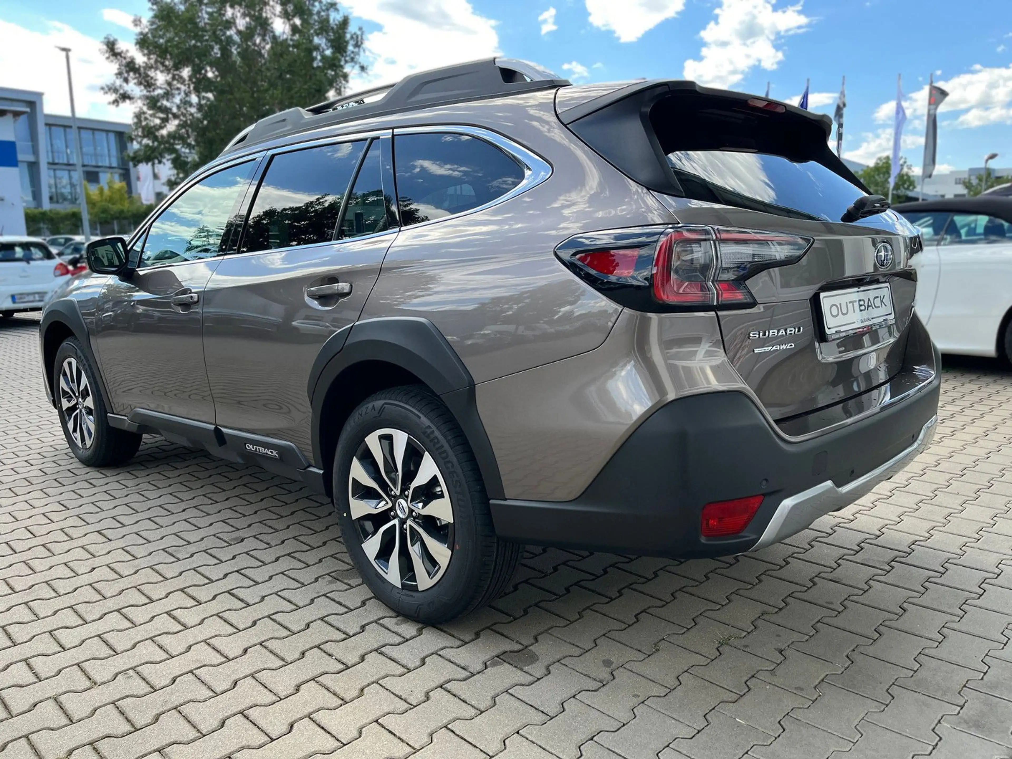 Subaru OUTBACK 2.5i Platinum Lineartronic — photo 4