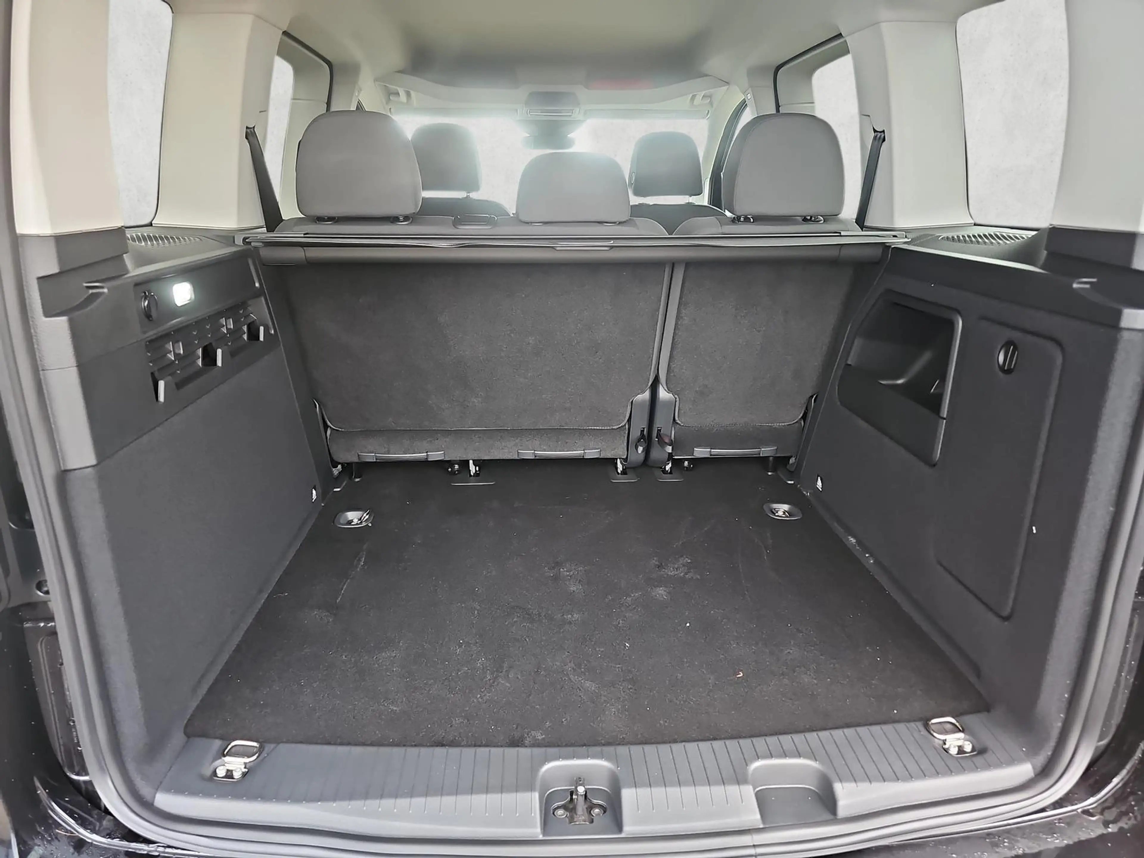 Volkswagen Caddy Basis 2.0 TDI DSG Family AppConnect / Rückfahrk... — photo 14