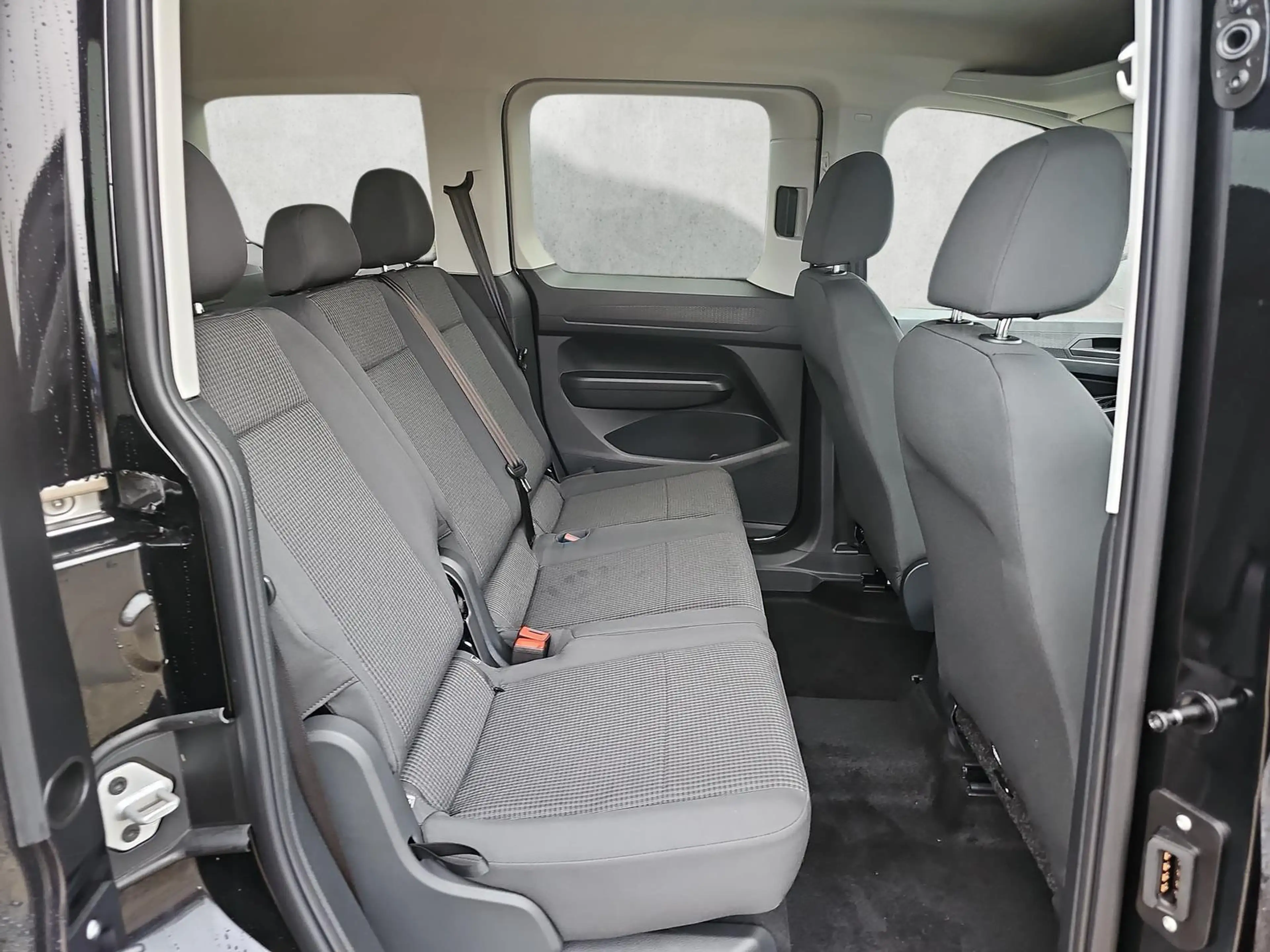 Volkswagen Caddy Basis 2.0 TDI DSG Family AppConnect / Rückfahrk... — photo 13