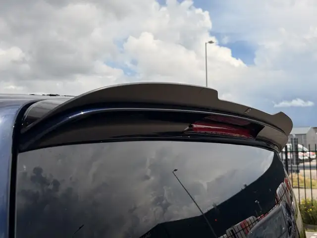 Mercedes-Benz V-Class view 17