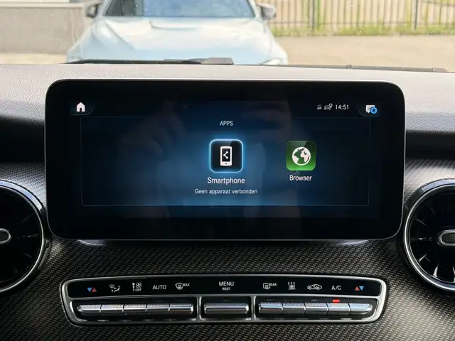 Mercedes-Benz V-Class view 29