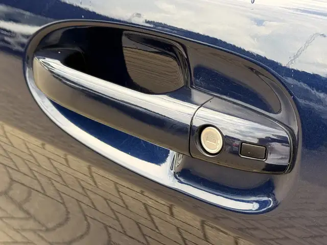 Mercedes-Benz V-Class view 11