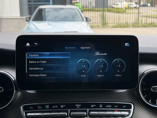 Mercedes-Benz V-Class view 28