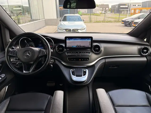 Mercedes-Benz V-Class view 19