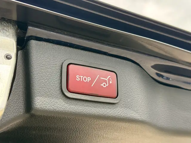 Mercedes-Benz V-Class view 16