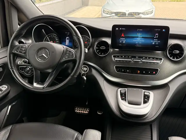 Mercedes-Benz V-Class view 8