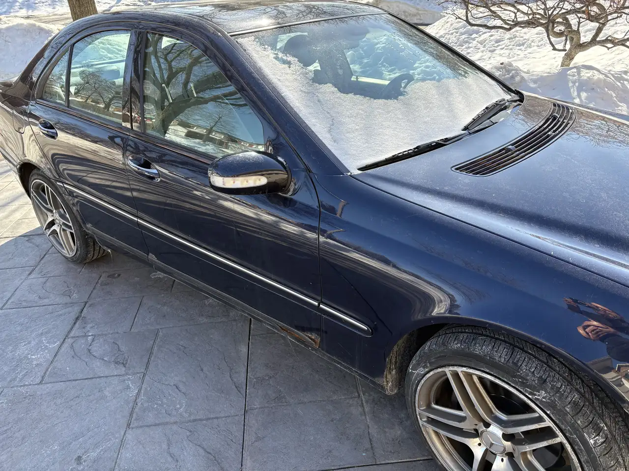 Mercedes-Benz C-Class снимка Mercedes-Benz C-Class