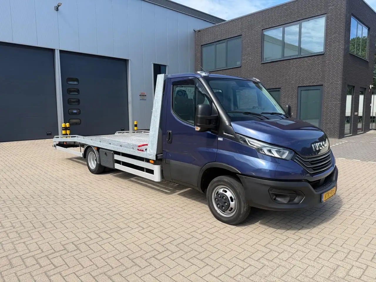 Iveco Daily 2023 — фото 10