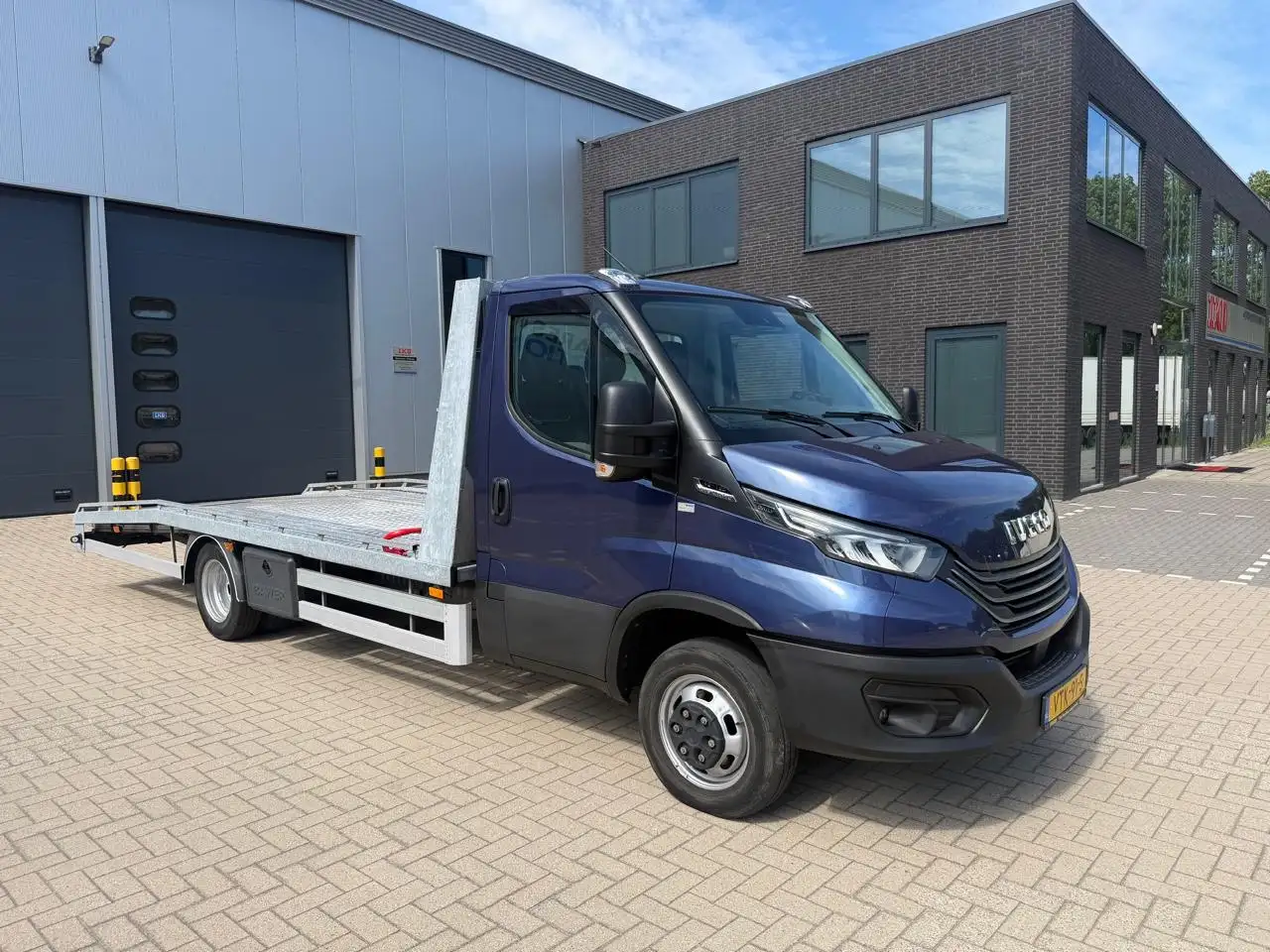 Iveco Daily 2023 — фото 12