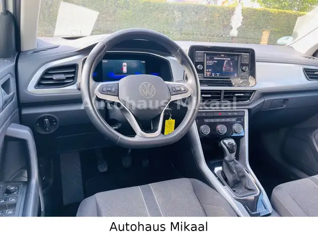 Volkswagen T-Roc view 10