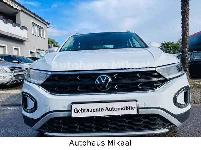 Volkswagen T-Roc view 4