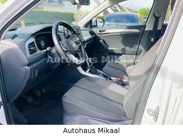 Volkswagen T-Roc view 14