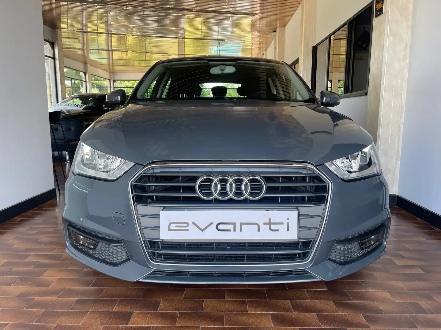 Audi A1 Sportback 1.0 tfsi ultra Metal SENSORI/G.MICHELIN Zilver - 2