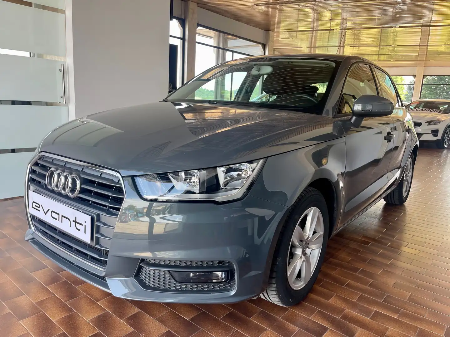 Audi A1 Sportback 1.0 tfsi ultra Metal SENSORI/G.MICHELIN Zilver - 1