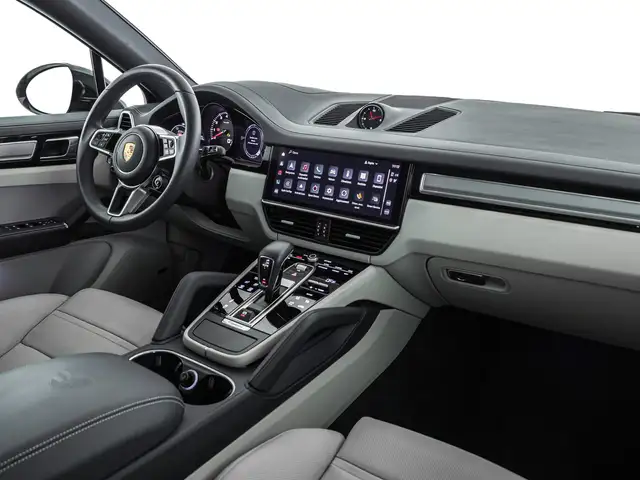 Porsche Cayenne view 10