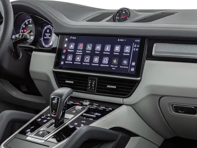 Porsche Cayenne view 15