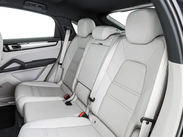 Porsche Cayenne view 14