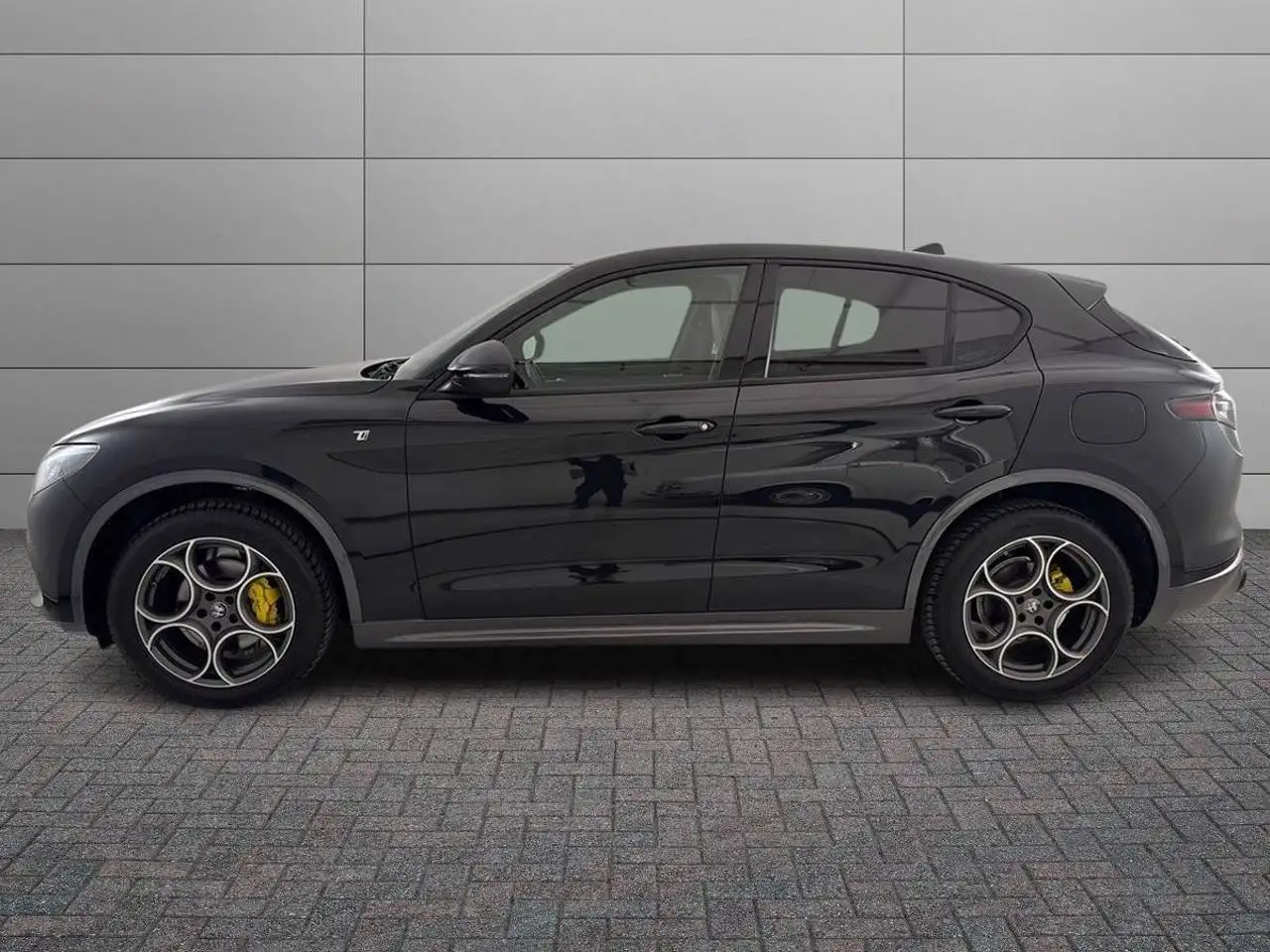 Alfa Romeo Stelvio 2023