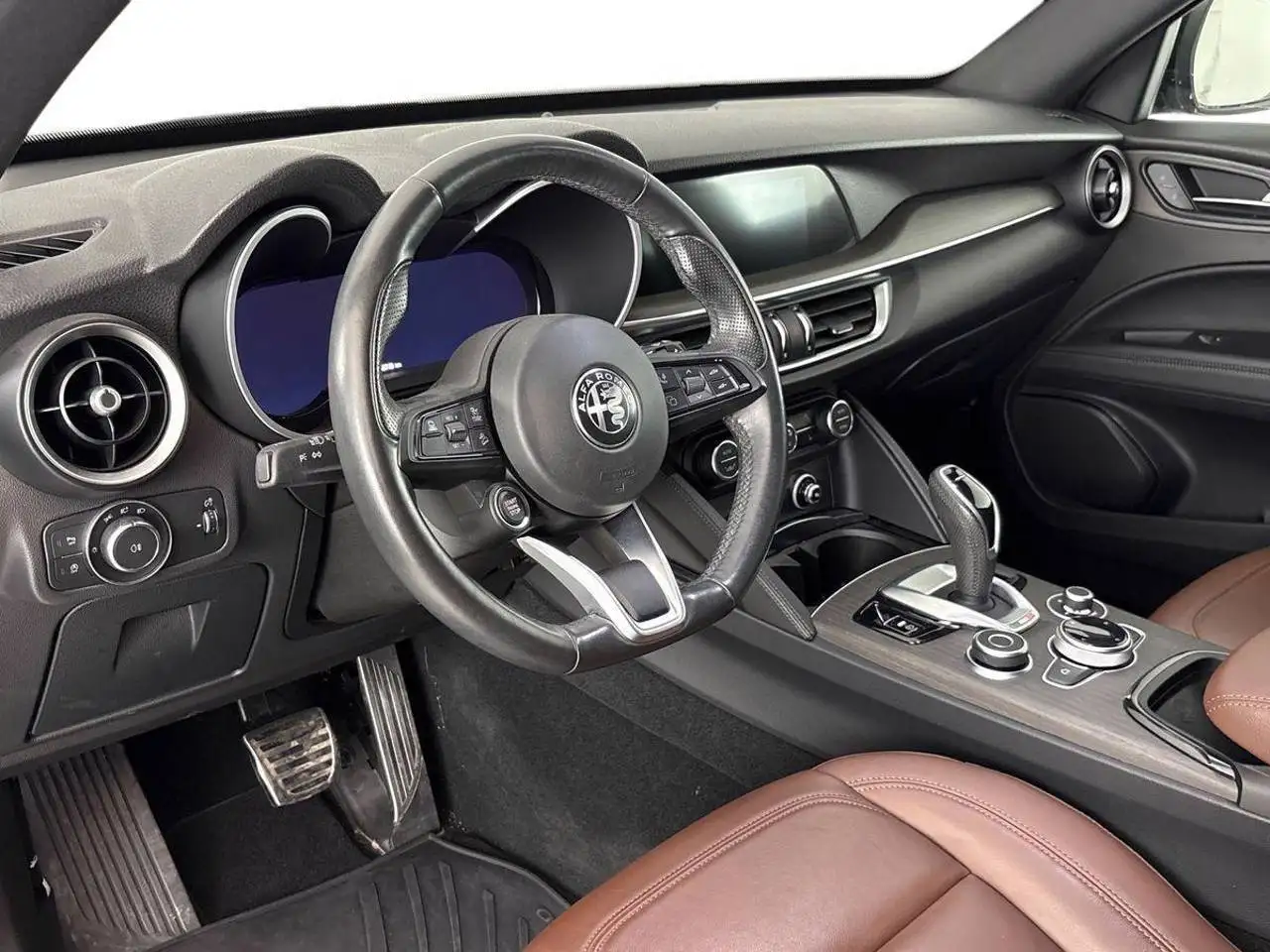 Alfa Romeo Stelvio 2023 — фото 10