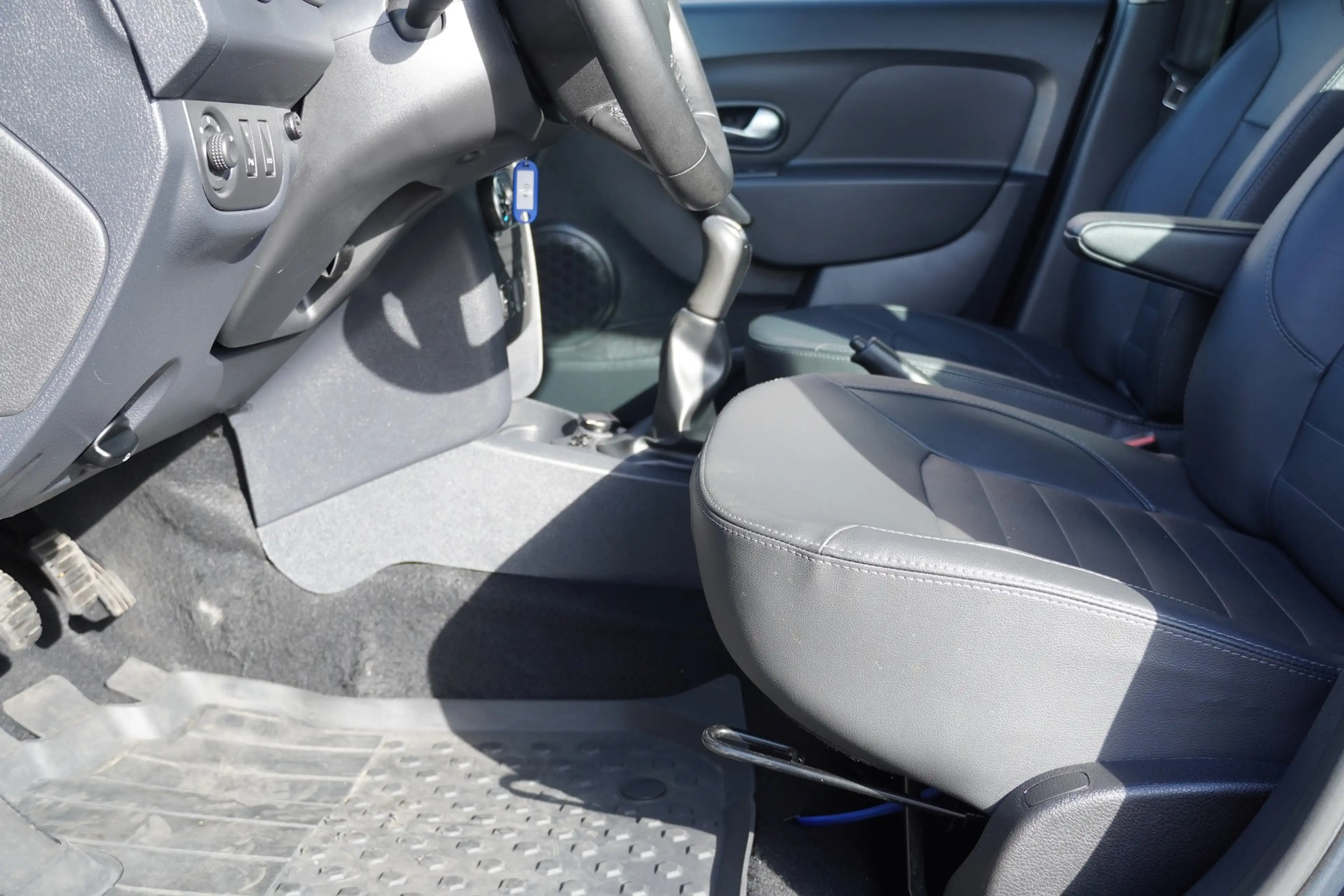 Dacia Logan Stepway 0.9 TCe 90 Navi Kamera Leder PDC — photo 15